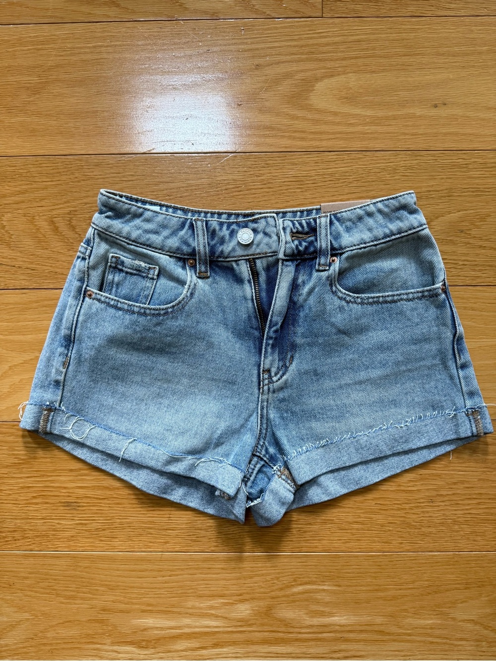NWT PacSun Light Wash High Rise Mom Short - Women’s Size 23